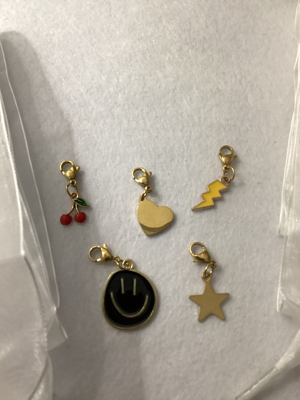 Steve Madden 5-pc. Shoe Charms with Dust Bag and Ribbon Shoe laces - Picture 5 of 10